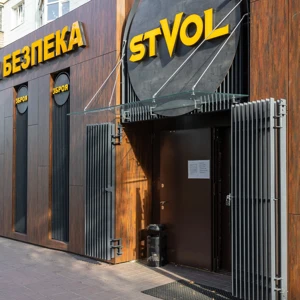 Скляні козирки та навіси над входом